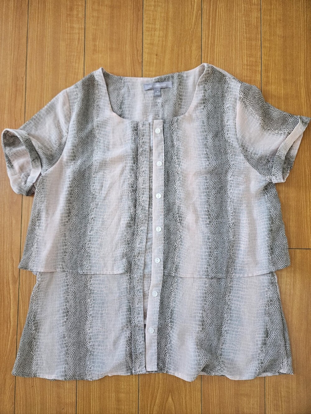 Stunning NY COLLECTION Lihtweight Layered Snake Print Blouse Sz Size M Medium